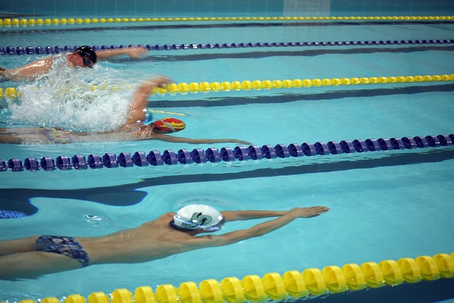 她利用自己 她利用自己